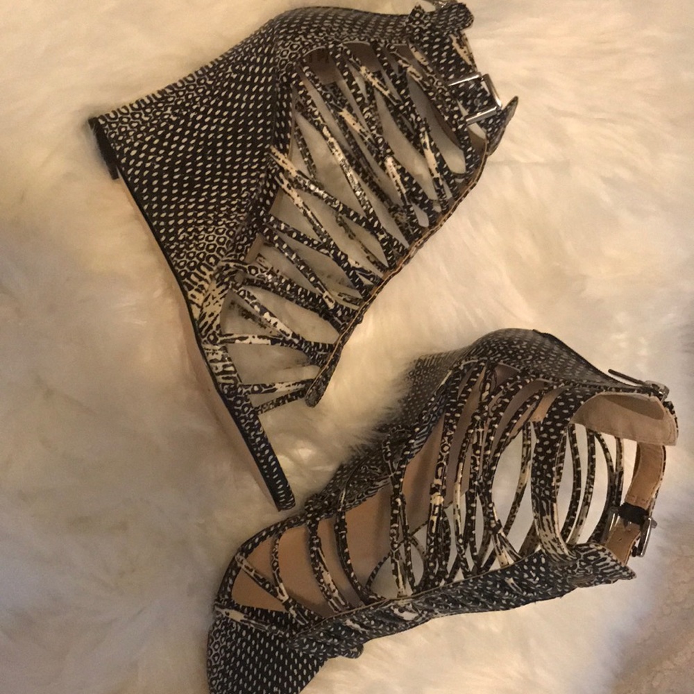 JUSTFAB Black and Cream wedges  ..👡💕🌸